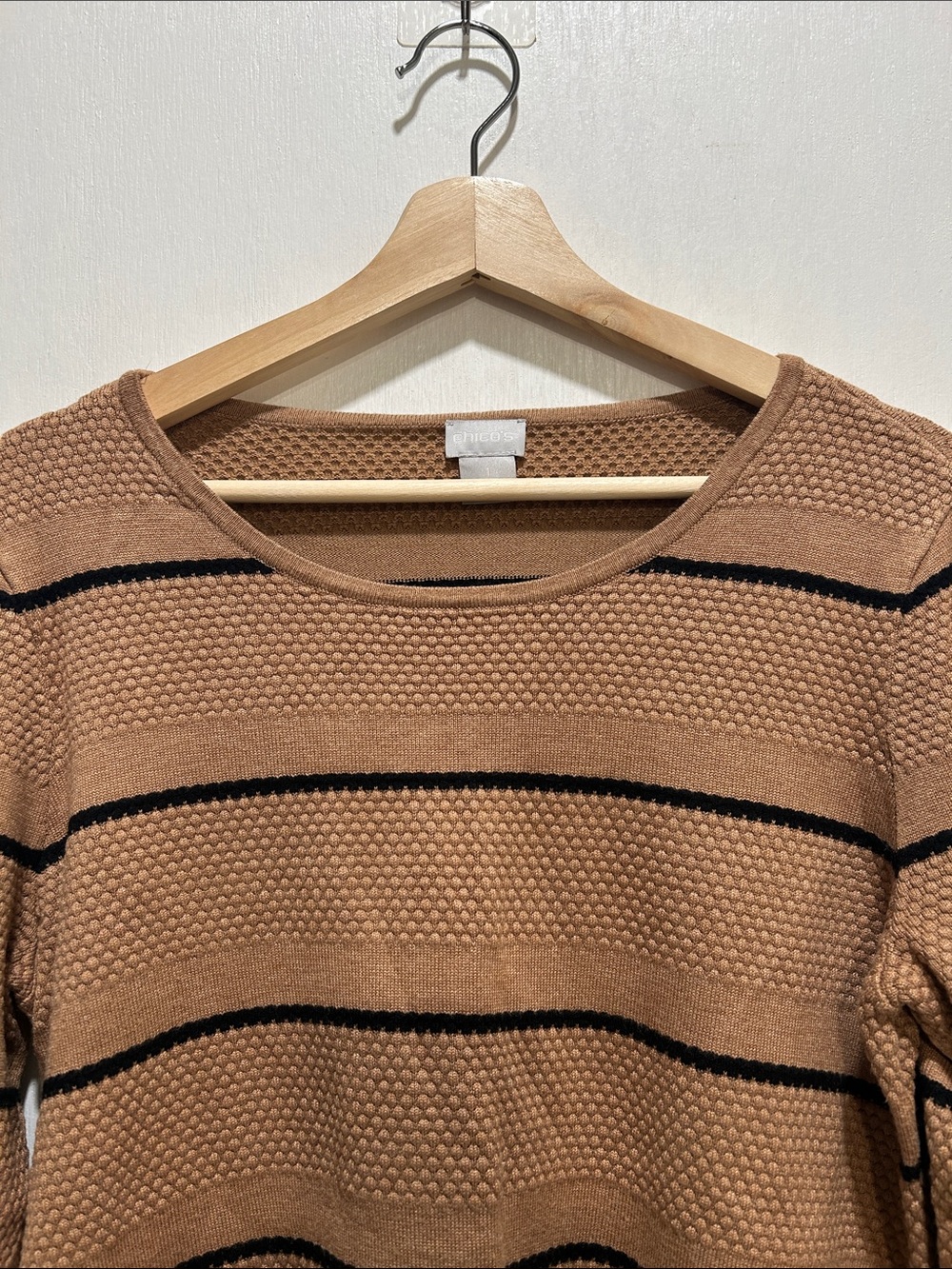 CHICOS Womens Striped Lightweight Crewneck Sweater Tan Black Sz 1 MD - Picture 3 of 9